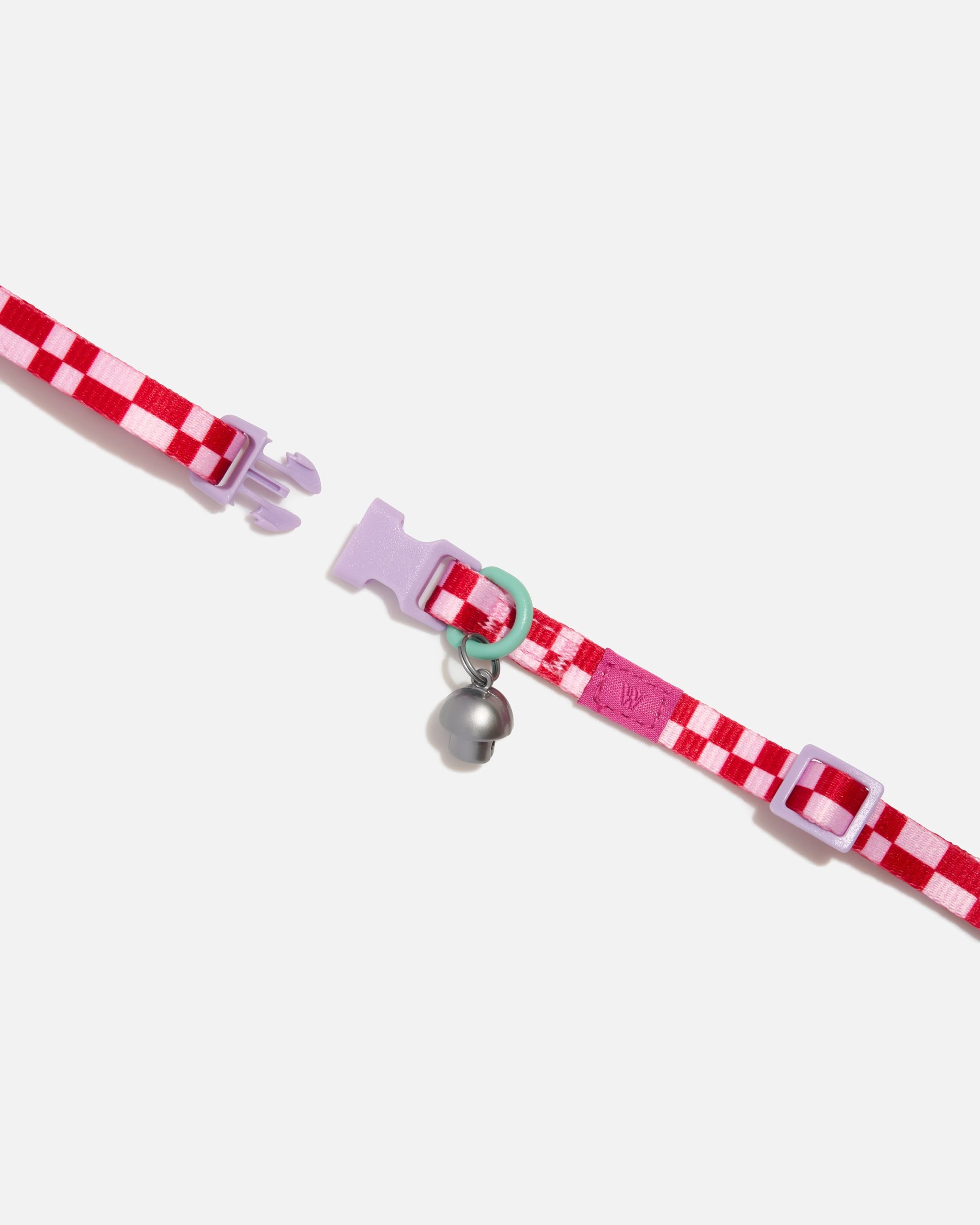 WO_VM_Cat_Collar_Bubblegum_S-M_PDP_02_4x5_Web.jpg