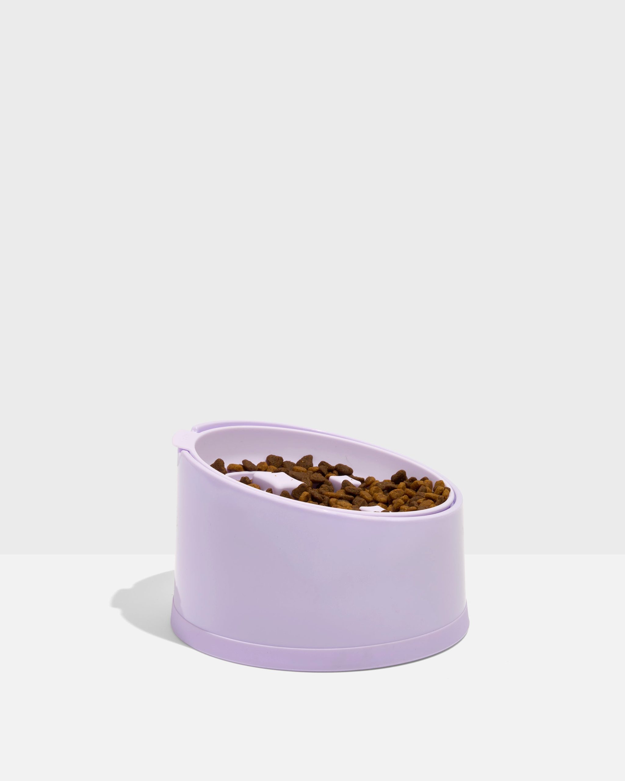 WO_VM_Cat_SlowFeeder_SlantedBowl_Lilac_PDP_03_4x5_Web.jpg