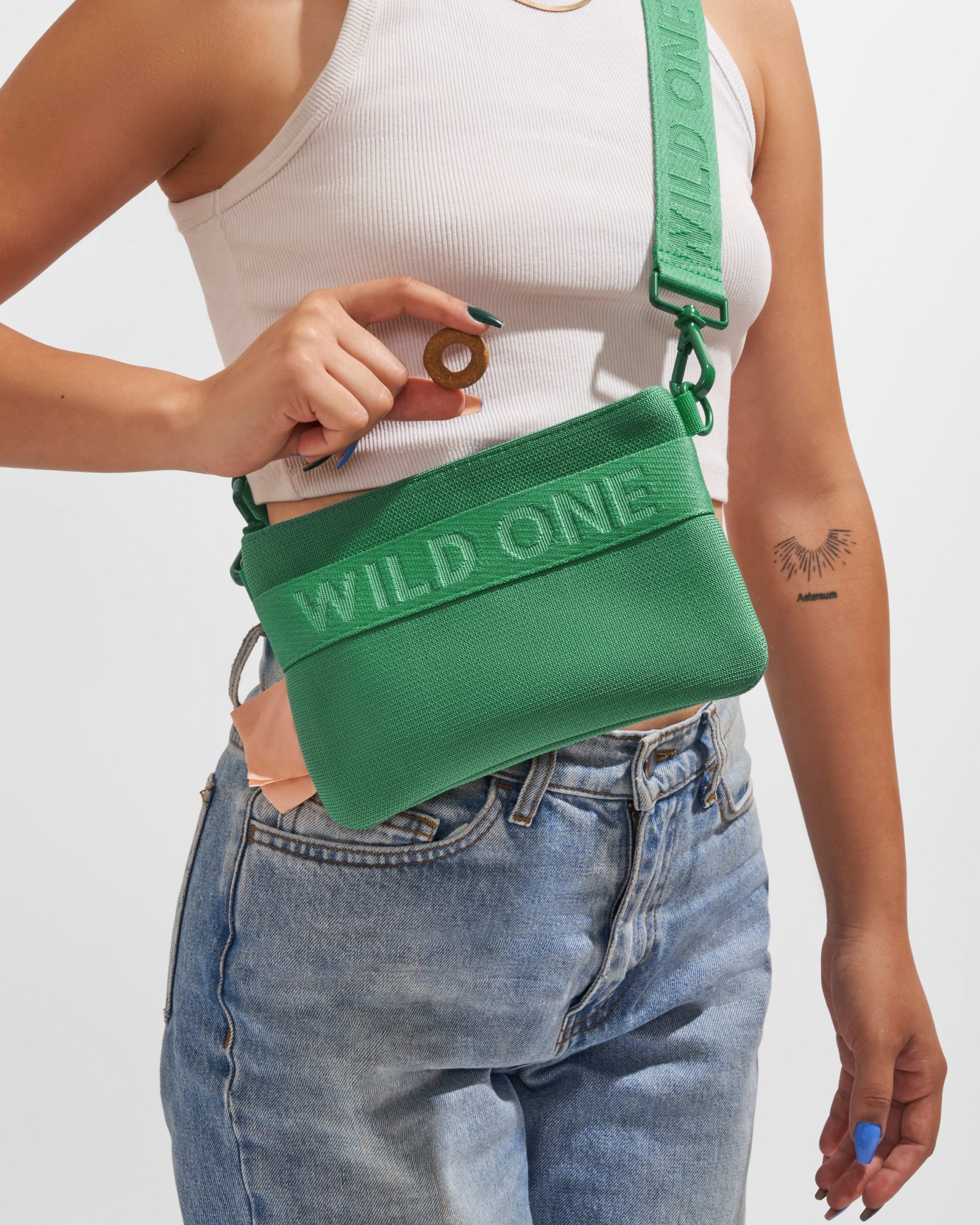 WO_VM_Studio_PDP_TreatPouch_Spruce_01_4x5_Web.jpg