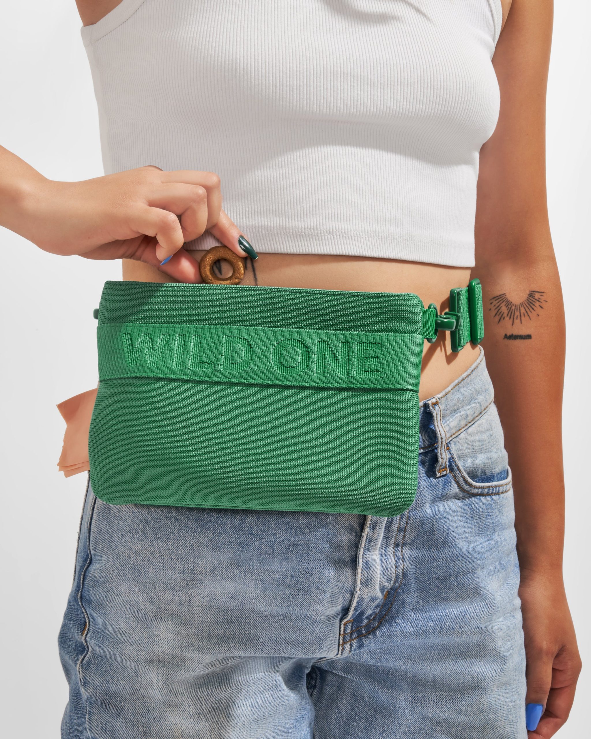 WO_VM_Studio_PDP_TreatPouch_Spruce_02_4x5_Web.jpg