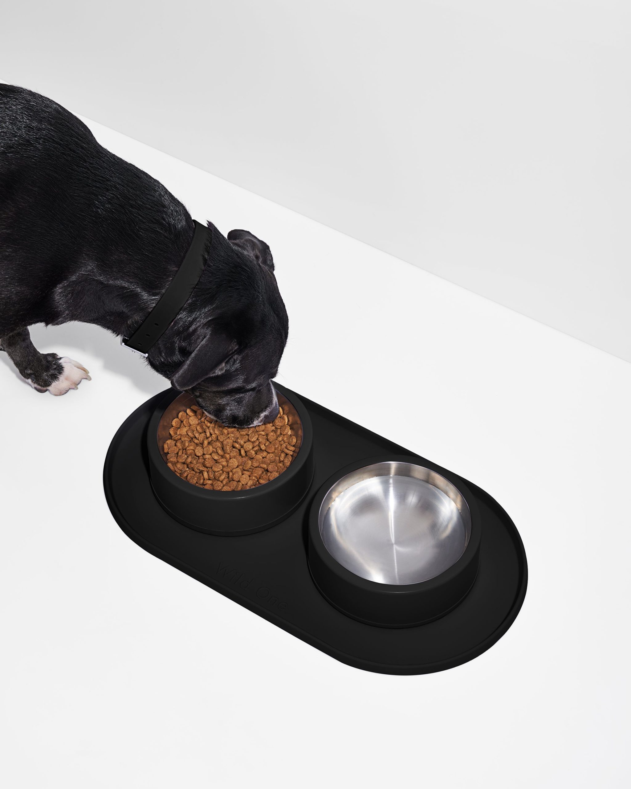WO_VM_Studio_Placemat_Black_Dog_PDP_01_4x5_Web_72ec1425-dc0d-4bef-9cc9-fa5f9f962bbc.jpg
