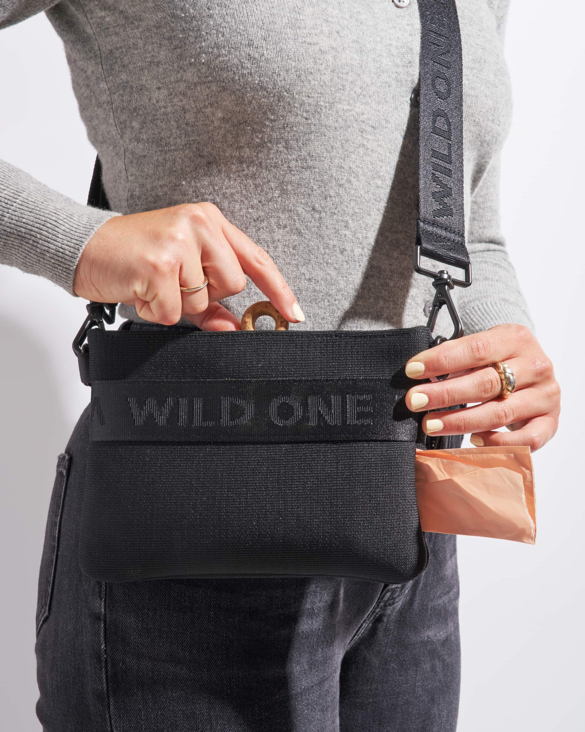 WO_VM_Studio_TreatPouch_Black_Dog_04_4x5_Web.jpg