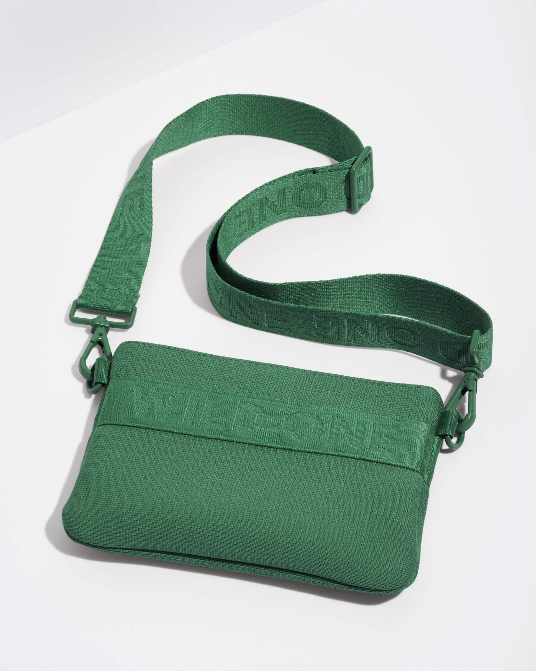 WO_VM_Studio_TreatPouch_ForrestGreen_03_4x5_Web.jpg