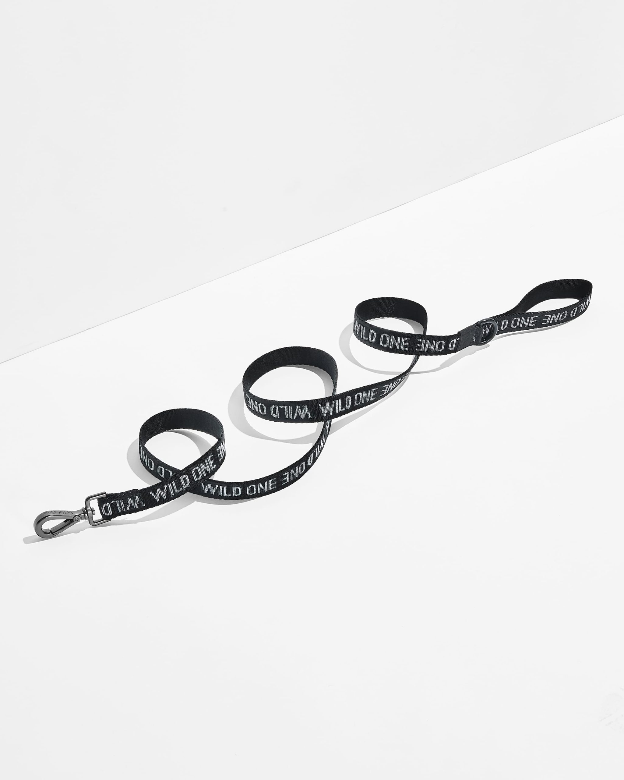 WO_VM_WovenLeash_Black_AirCollection_PDP_01_4x5_Web_9609b083-5bdc-4290-b23b-4a5b0602015b.jpg