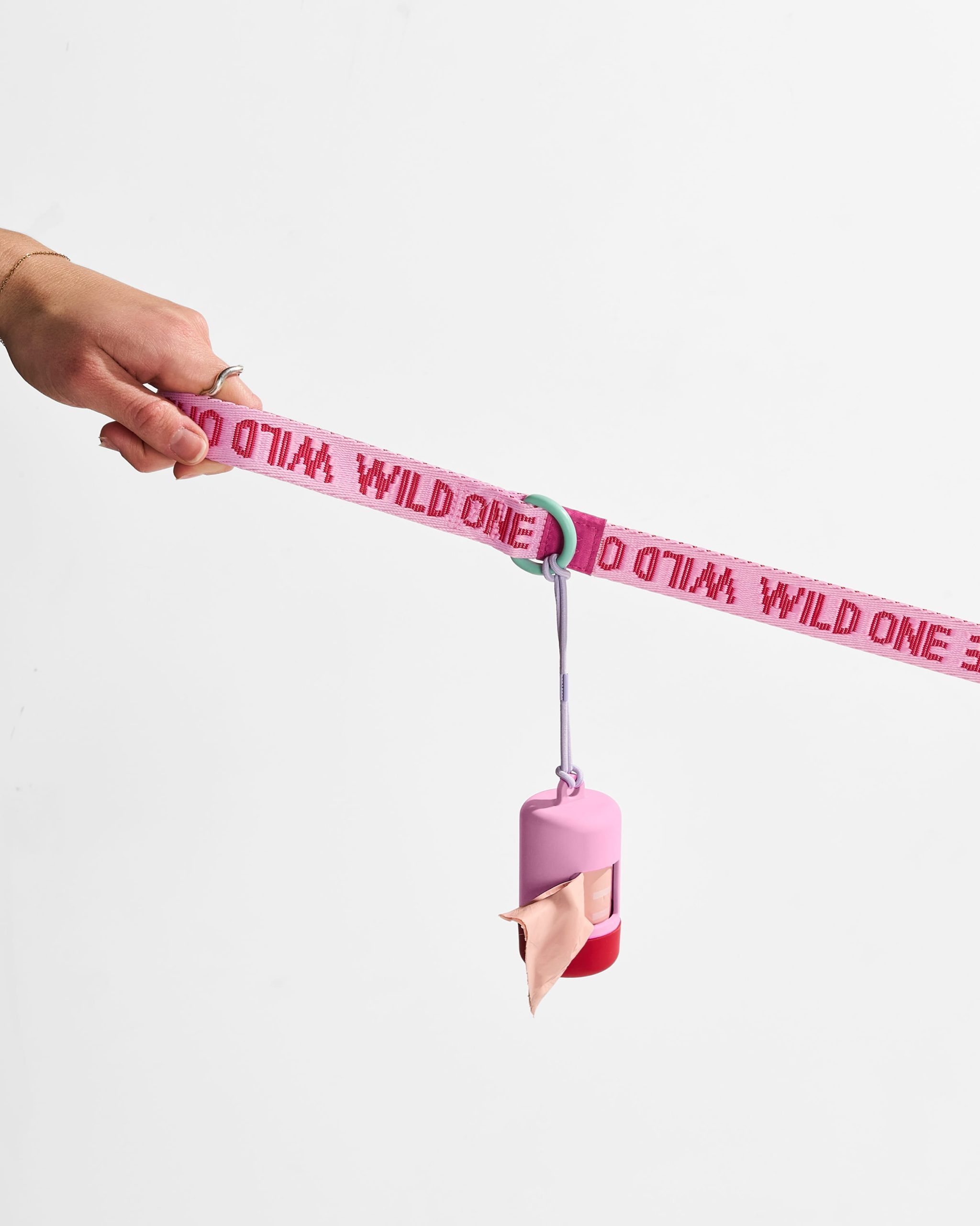 WO_VM_WovenLeash_Bubblegum_AirCollection_PDP_05_4x5_Web.jpg